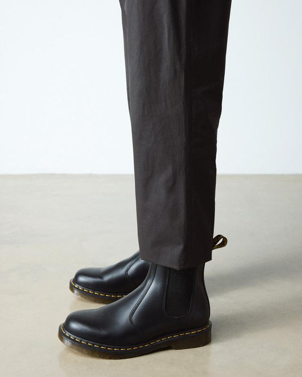 Chelsea boots 2976 Noir à surpiqûre jaune en cuir lisse