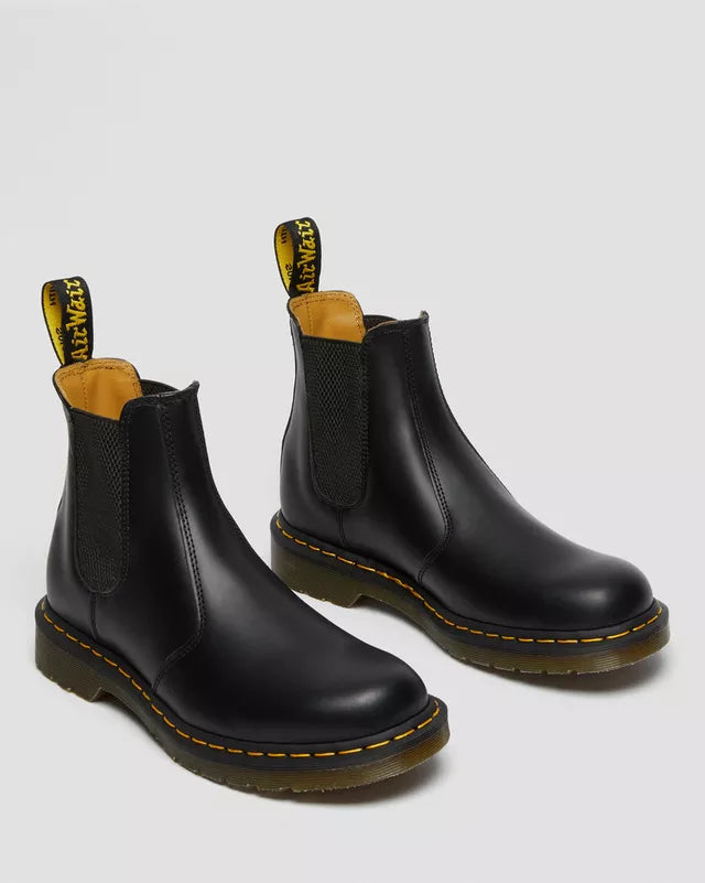 Chelsea boots 2976 Noir à surpiqûre jaune en cuir lisse