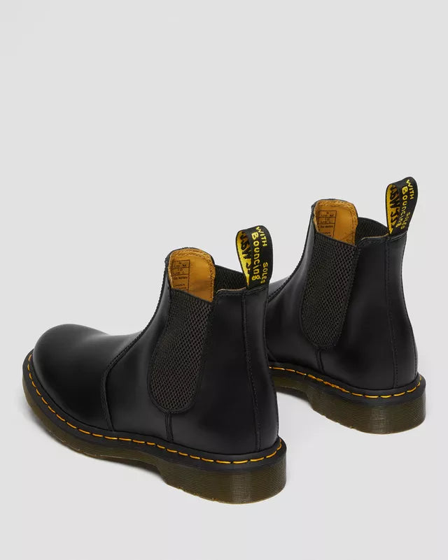 Chelsea boots 2976 Noir à surpiqûre jaune en cuir lisse