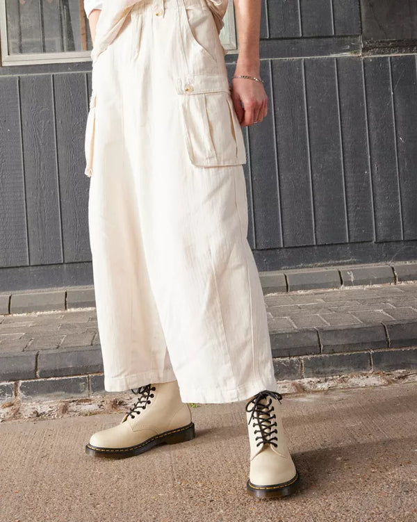 Boots 1460 en cuir Smooth à lacets Beige