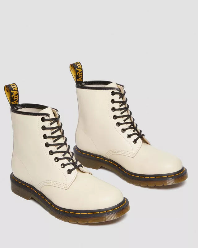 Boots 1460 en cuir Smooth à lacets Beige