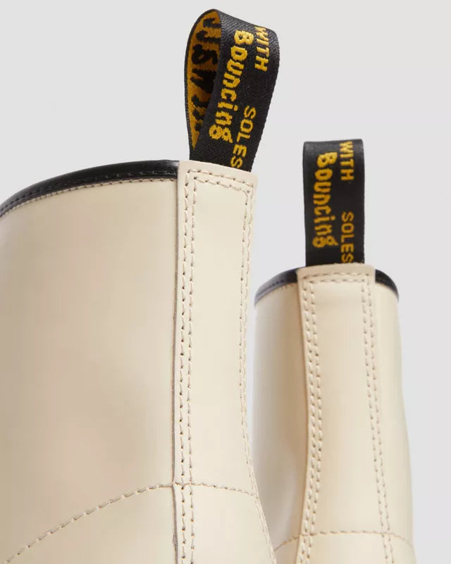 Boots 1460 en cuir Smooth à lacets Beige