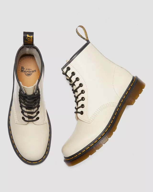 Boots 1460 en cuir Smooth à lacets Beige